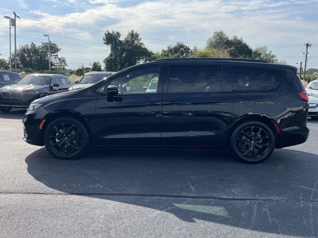 Used 2025 Chrysler Pacifica Limited Van Passenger Van