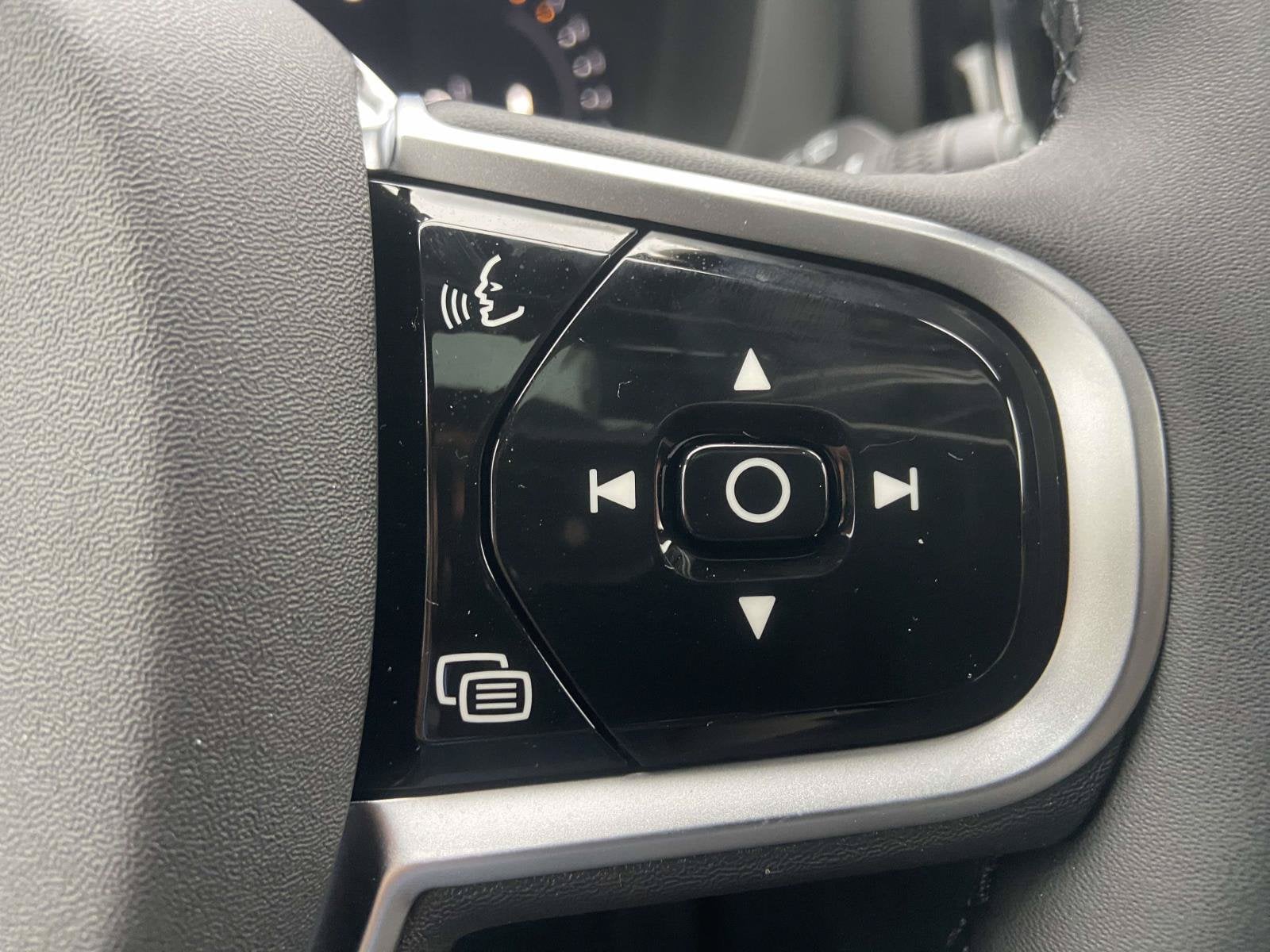 2026 Volvo XC60 Plus - Photo 24