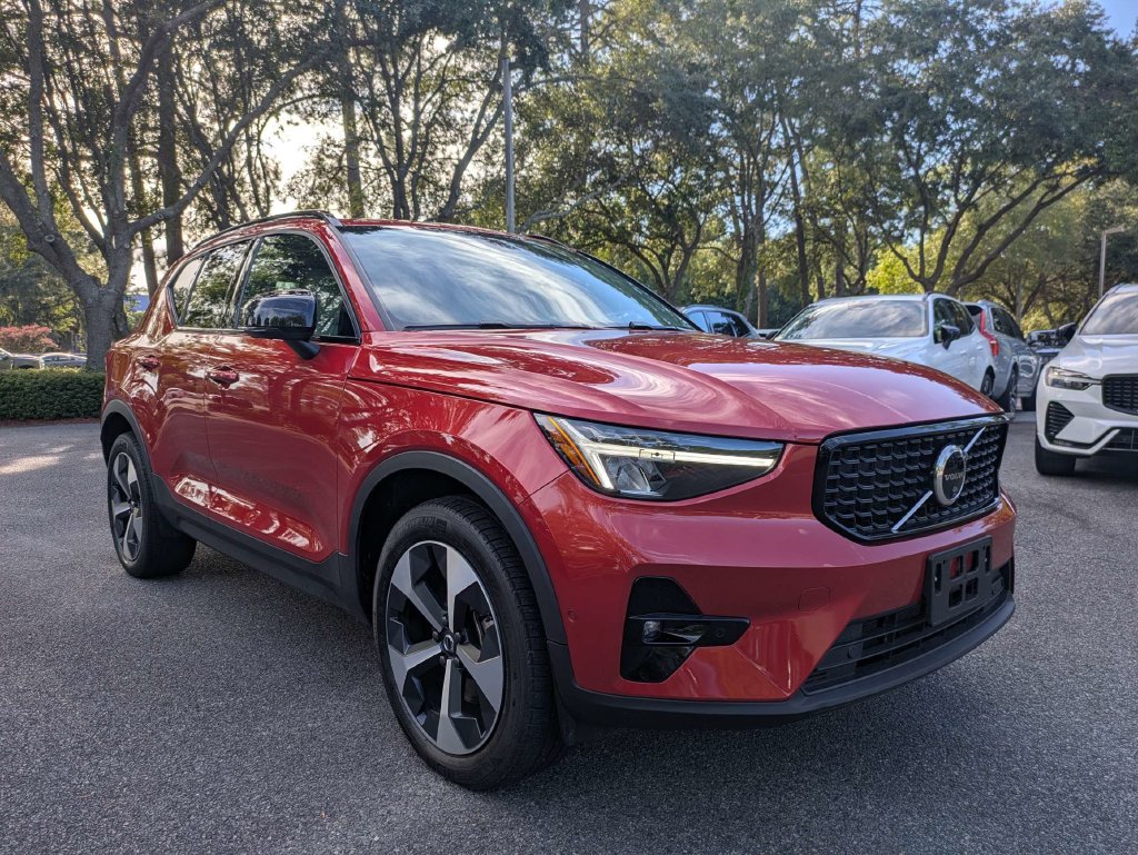 Used 2024 Volvo XC40 B5 Plus Dark Theme SUV