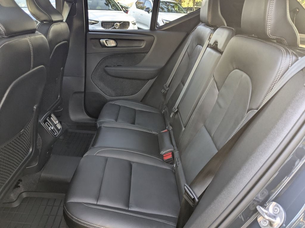 2026 Volvo XC40 Plus - Photo 14