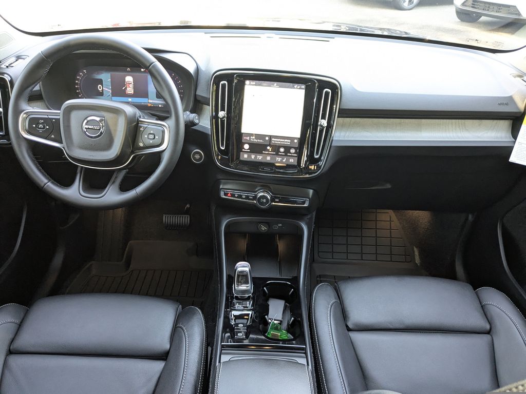 2026 Volvo XC40 Plus - Photo 15
