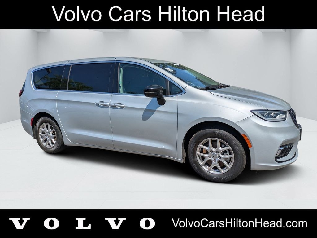 Used 2024 Chrysler Pacifica Touring L Minivan/Van