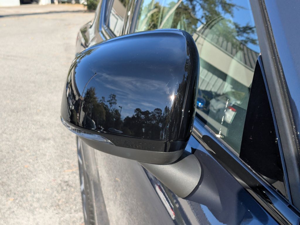 2026 Volvo XC40 Plus - Photo 10
