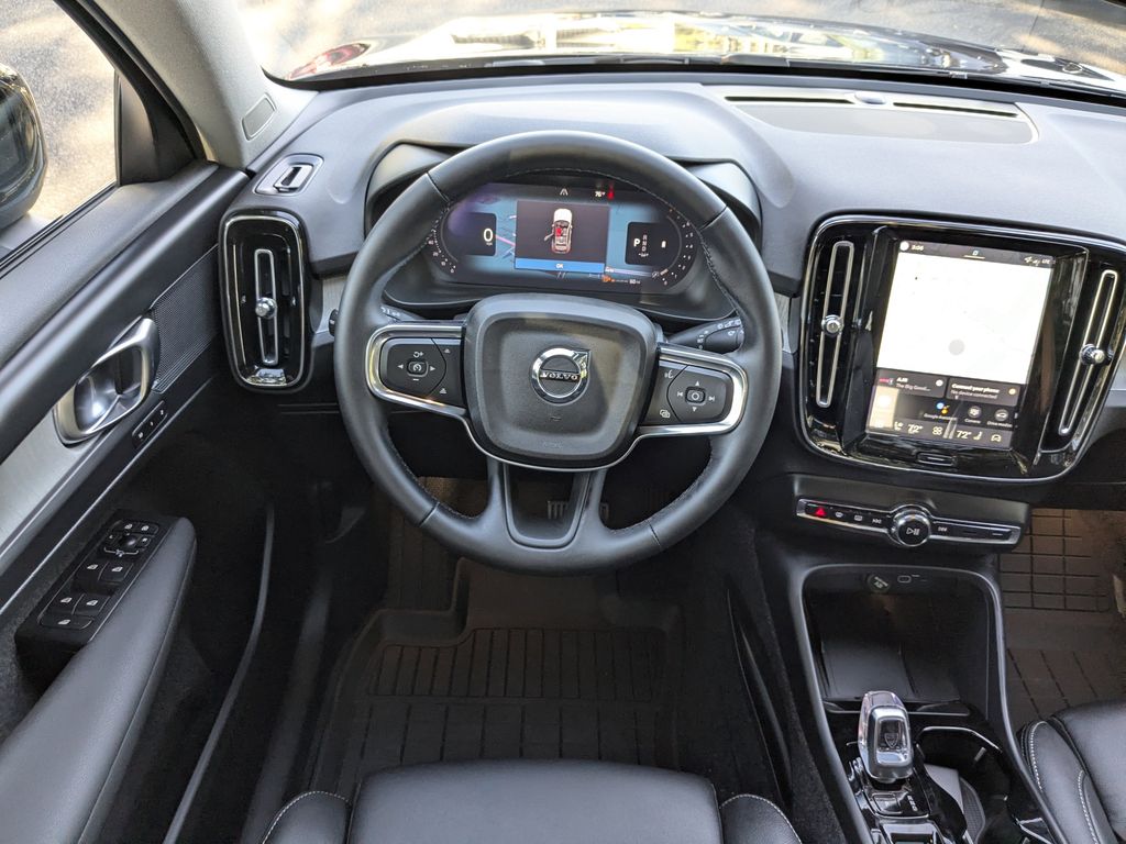 2026 Volvo XC40 Plus - Photo 16