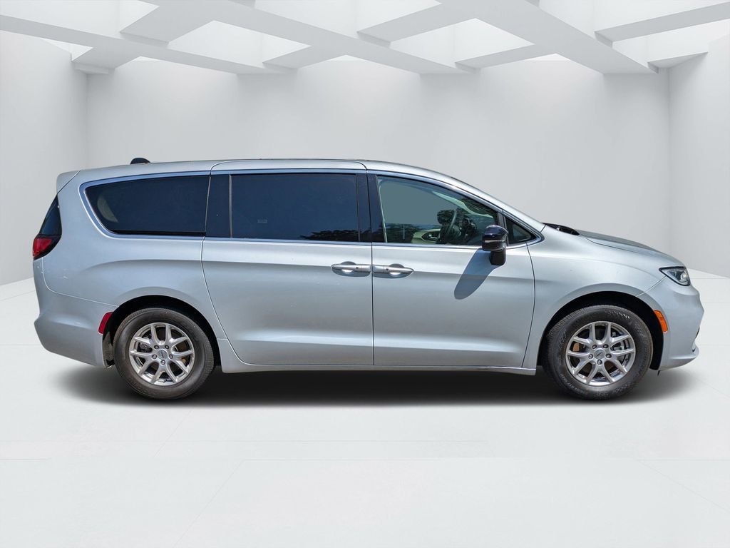 Used 2024 Chrysler Pacifica Touring L Minivan/Van