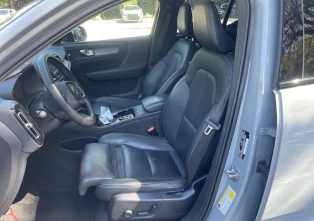 Used 2025 Volvo XC40 B5 Plus Dark Theme SUV