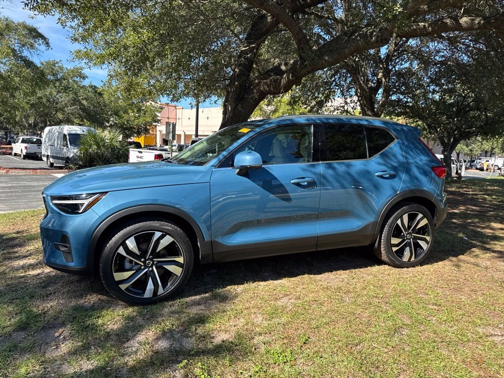 Certified 2024 Volvo XC40 B5 Plus Bright Theme SUV