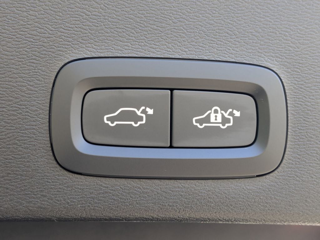 2026 Volvo XC40 Plus - Photo 13