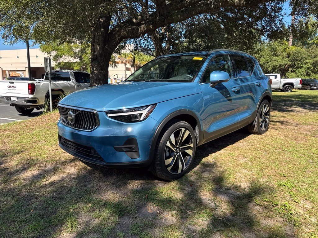 Certified 2024 Volvo XC40 B5 Plus Bright Theme SUV