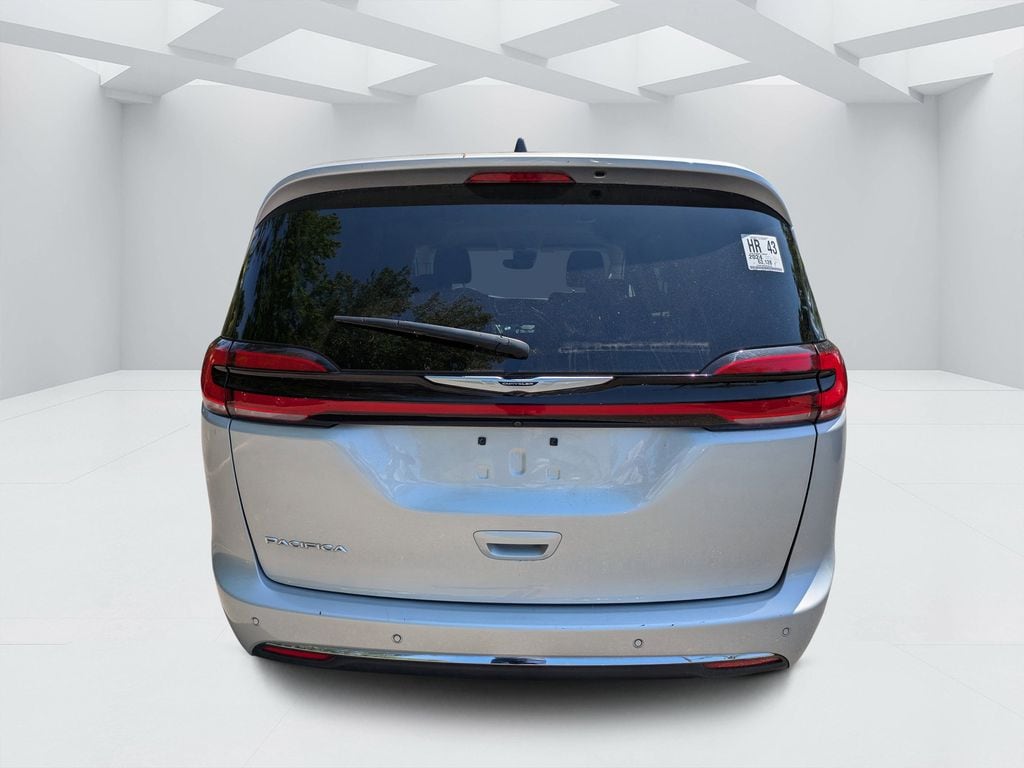 Used 2024 Chrysler Pacifica Touring L Minivan/Van