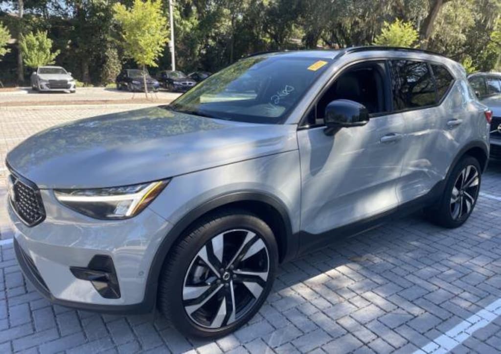 Used 2025 Volvo XC40 B5 Plus Dark Theme SUV