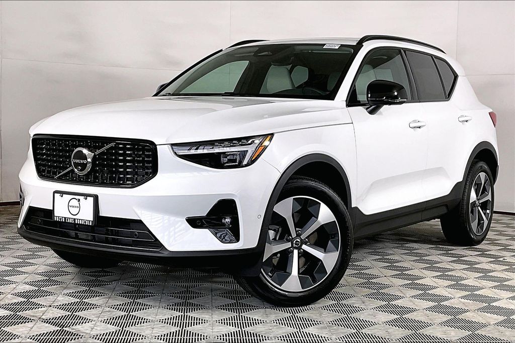 2026 Volvo XC40 B5 Plus AWD SUV
