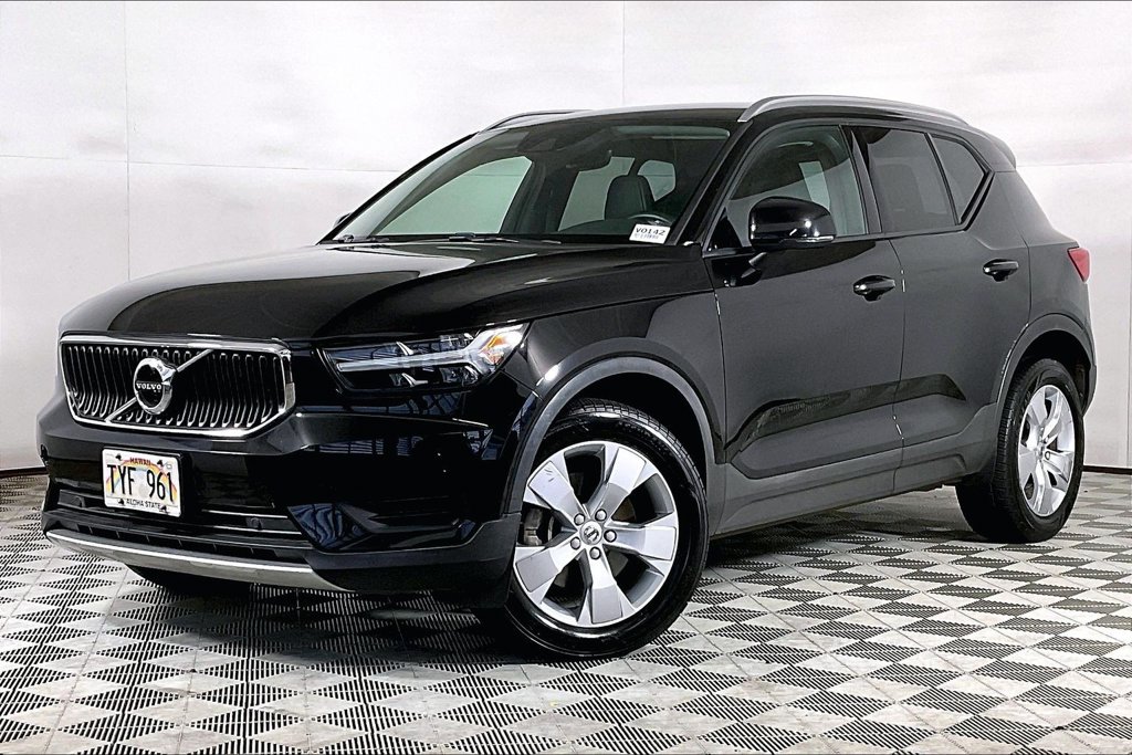 Used 2020 Volvo XC40 Momentum SUV