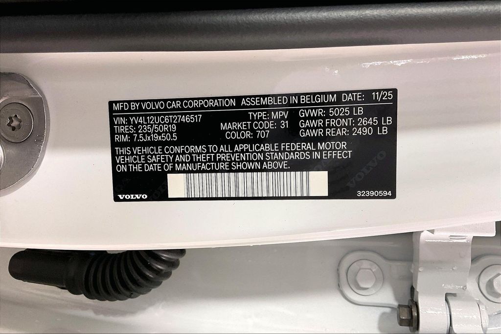 2026 Volvo XC40 Plus - Photo 11