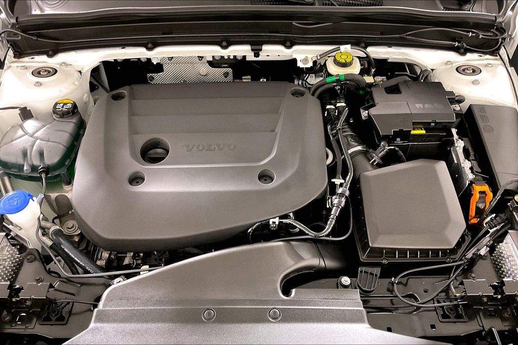 2026 Volvo XC40 Plus - Photo 8