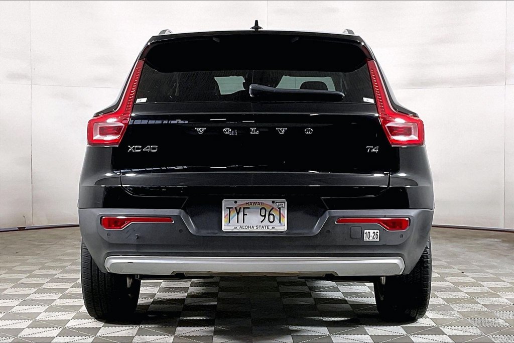 Used 2020 Volvo XC40 Momentum SUV