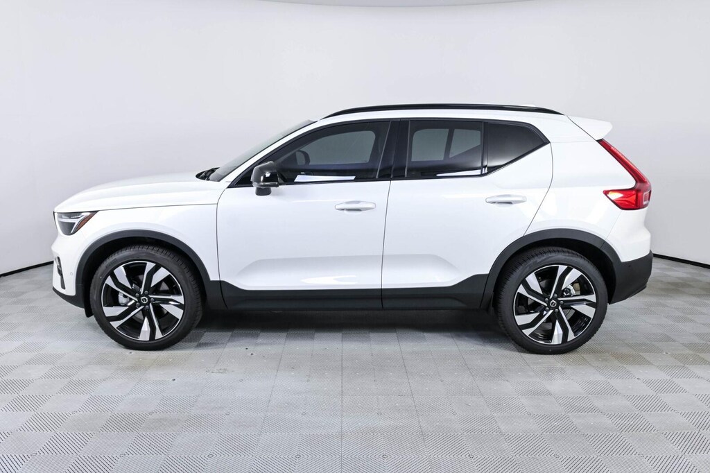 New 2026 Volvo XC40 B5 Plus SUV