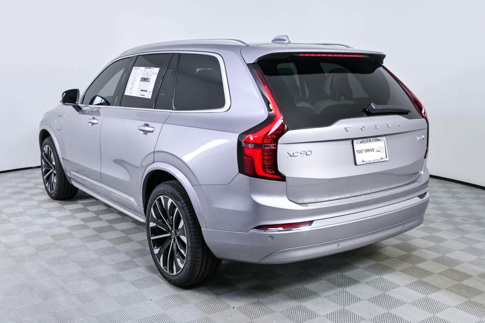 New 2026 Volvo XC90 plug-in hybrid T8 Core SUV