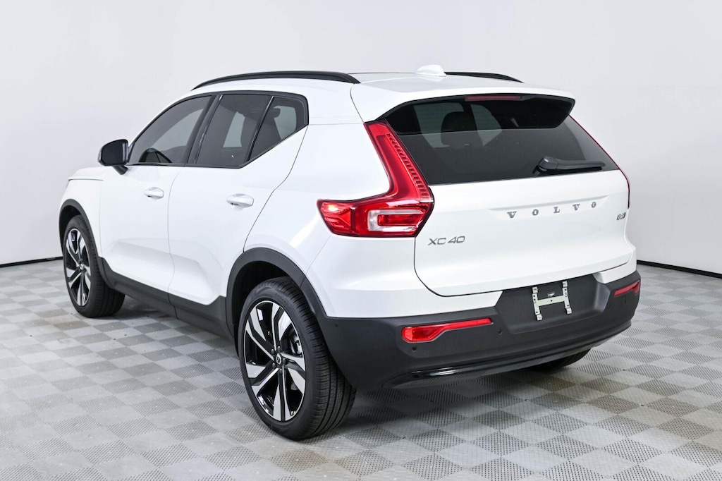 New 2026 Volvo XC40 B5 Plus SUV