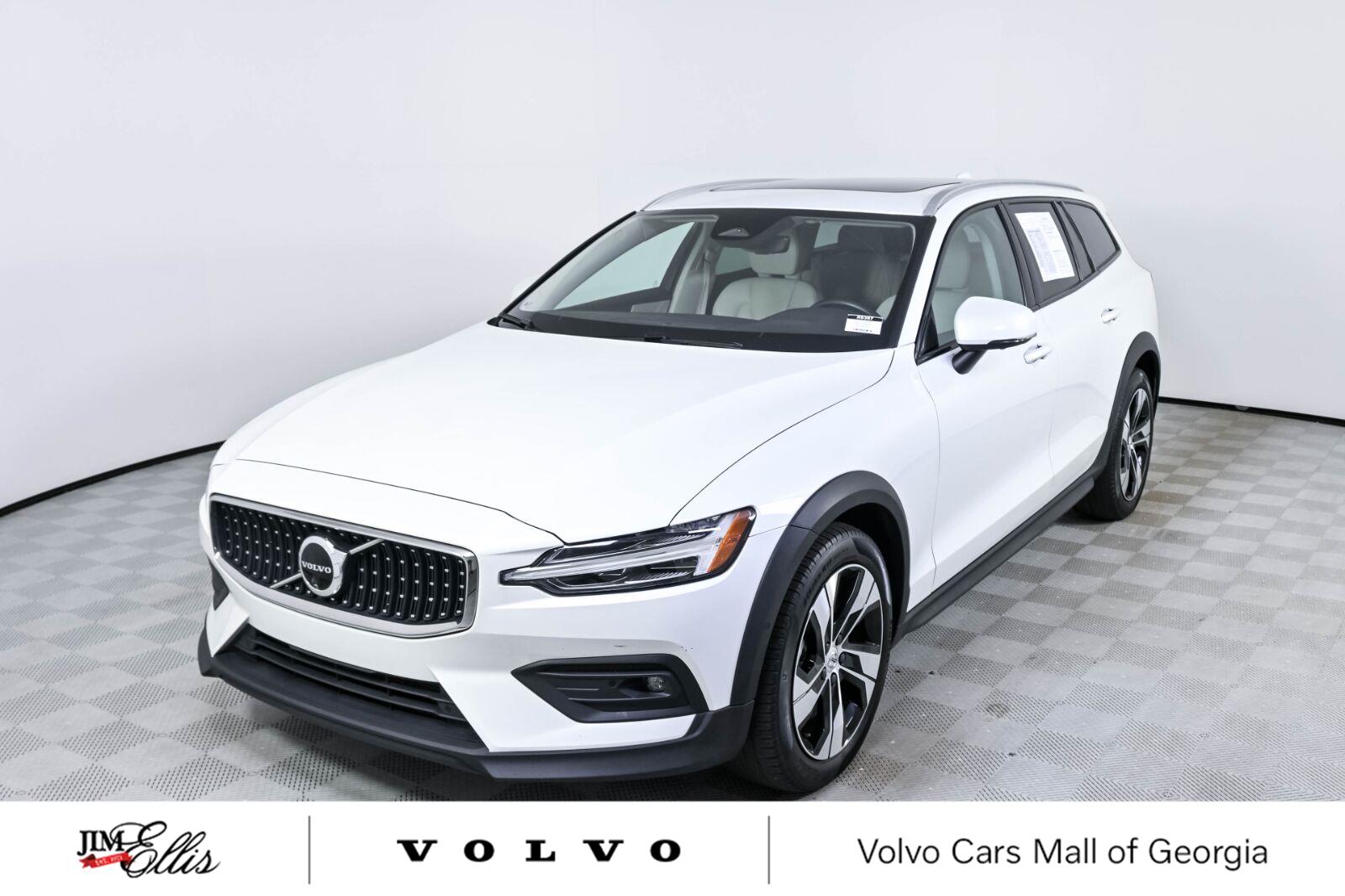 2025 Volvo V60 Cross Country