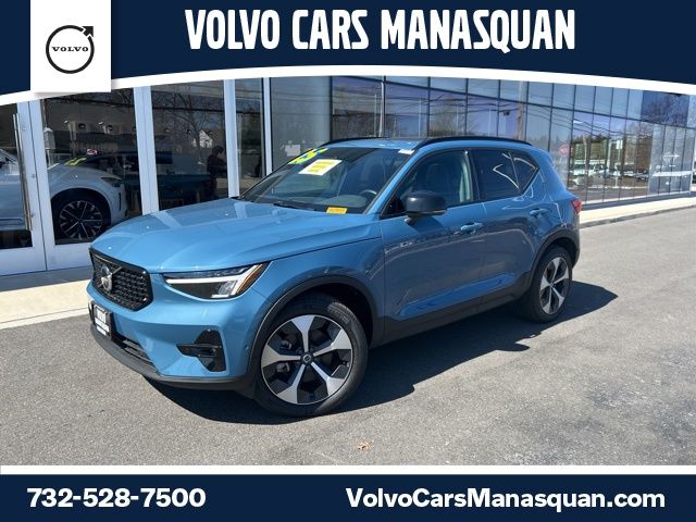 2025 Volvo XC40 Plus