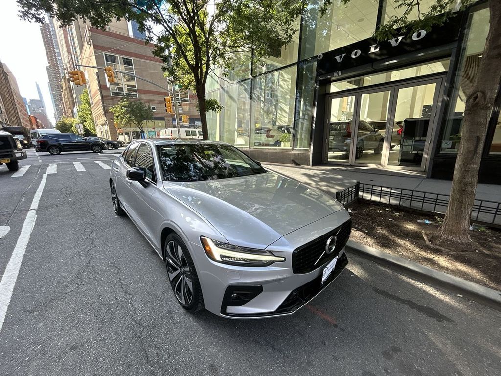 2022 Volvo S60