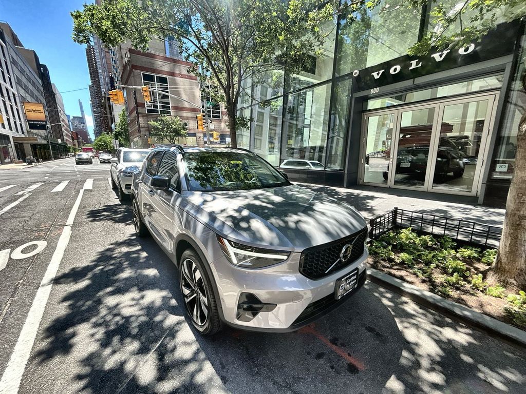2023 Volvo XC40