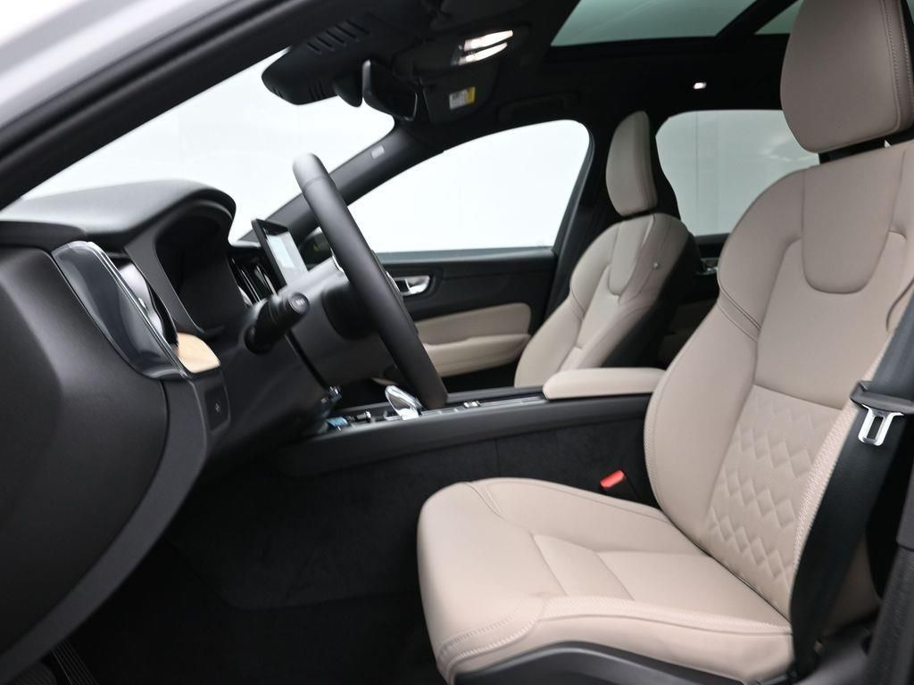 2026 Volvo XC60 Core - Photo 8