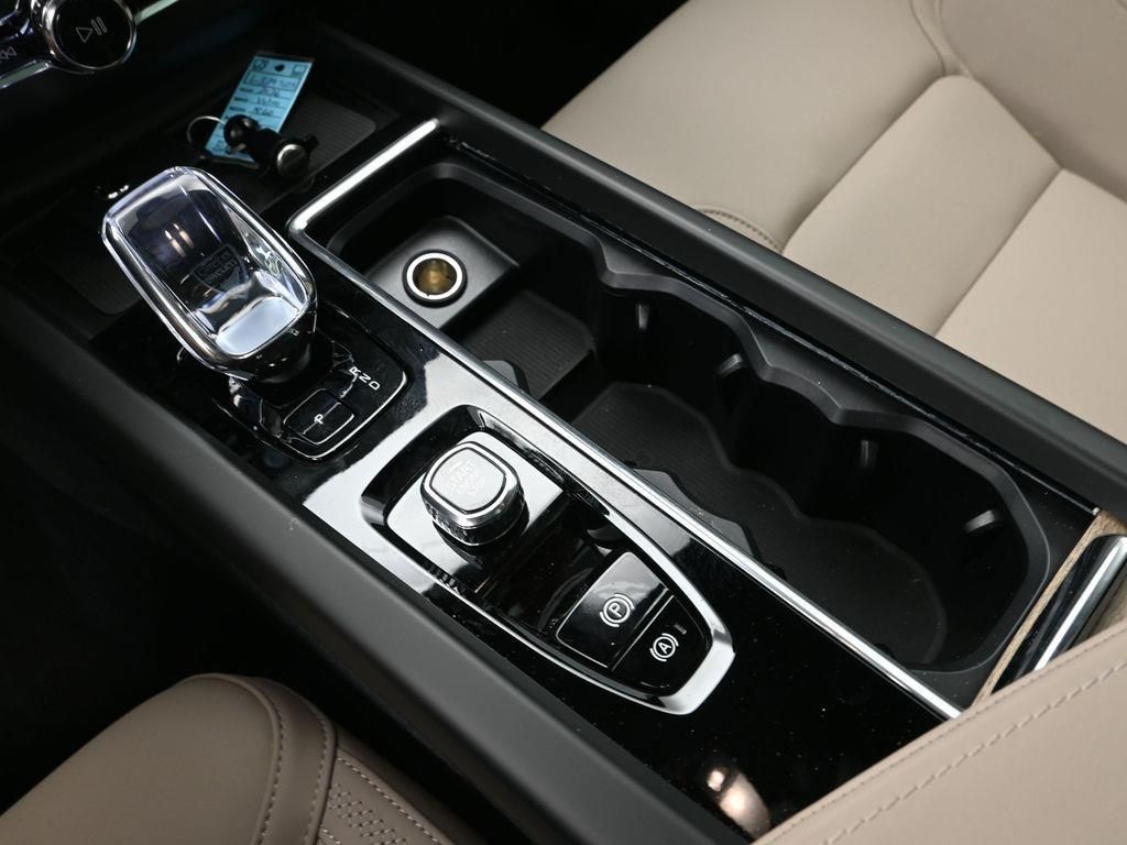 2026 Volvo XC60 Core - Photo 18