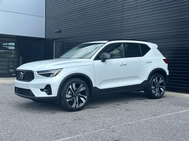 2025 Volvo XC40 Plus