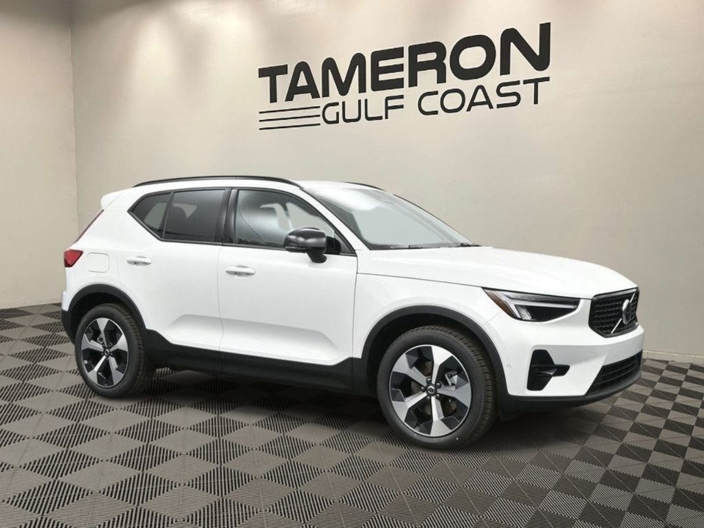 2026 Volvo XC40