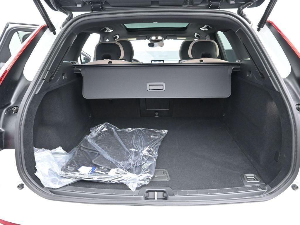 2026 Volvo XC60 Core - Photo 10