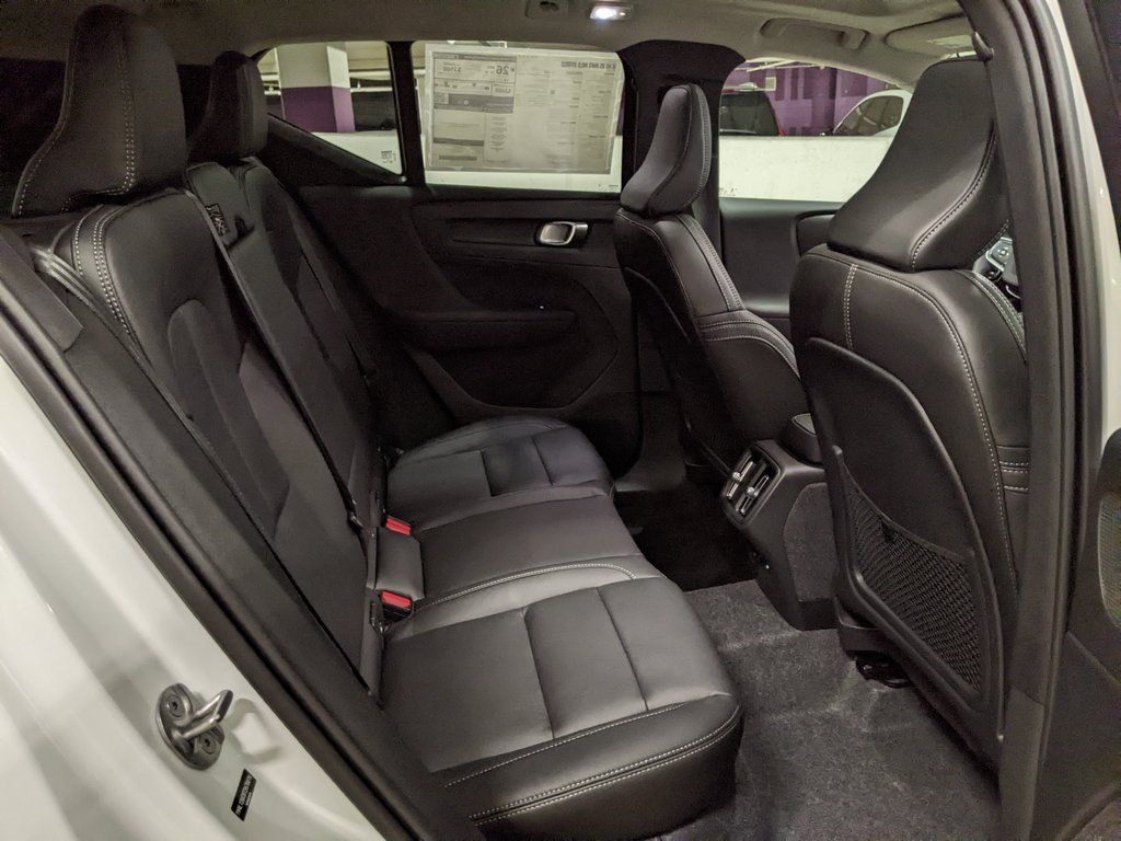 2026 Volvo XC40 Plus - Photo 25