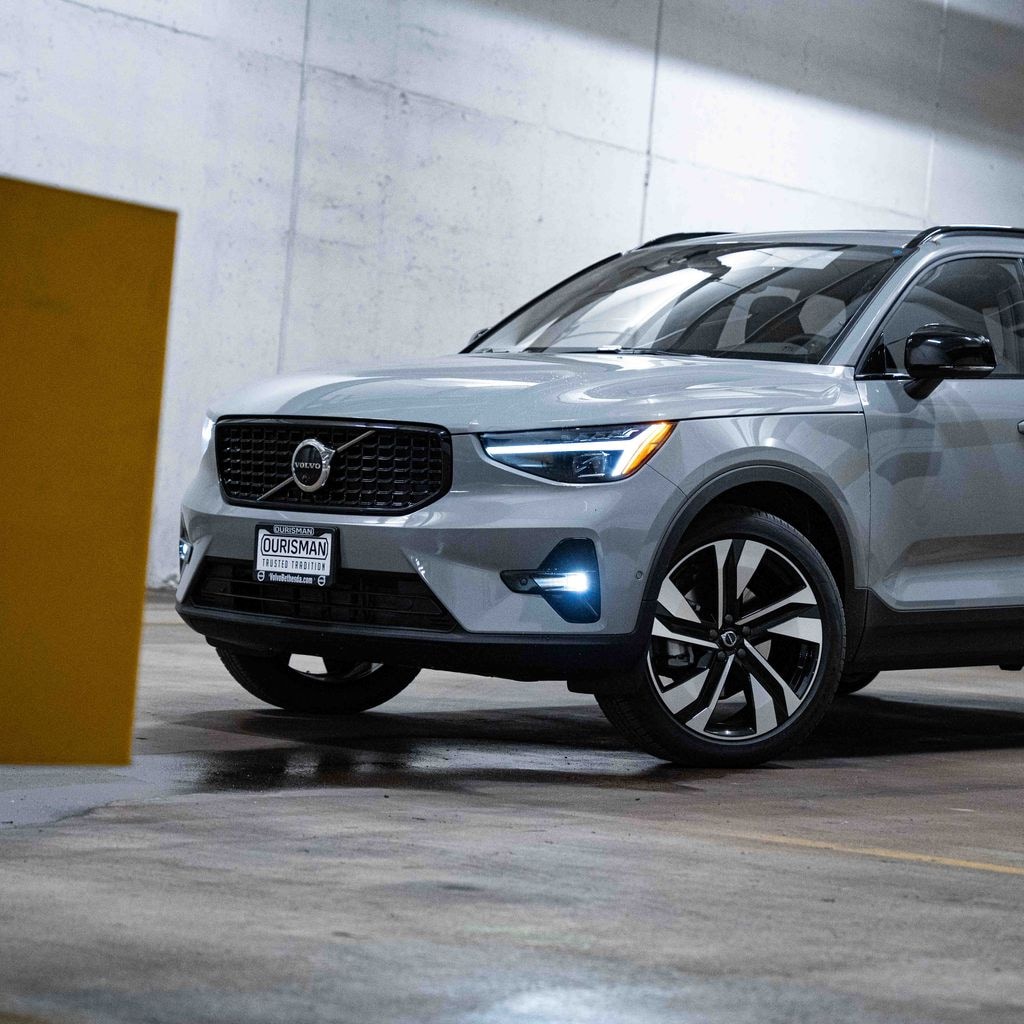 New 2026 Volvo XC40 B5 Plus SUV