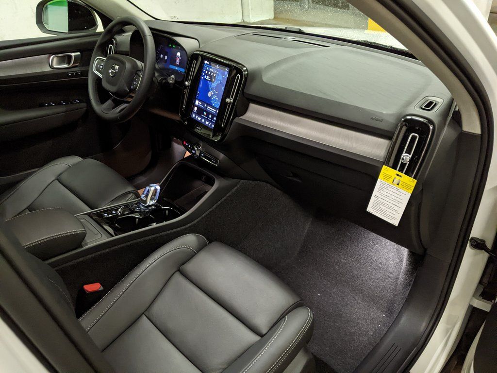 2026 Volvo XC40 Plus - Photo 21