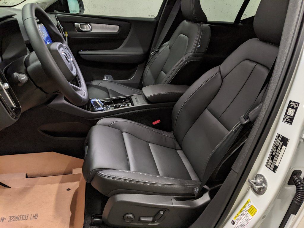 2026 Volvo XC40 Plus - Photo 11