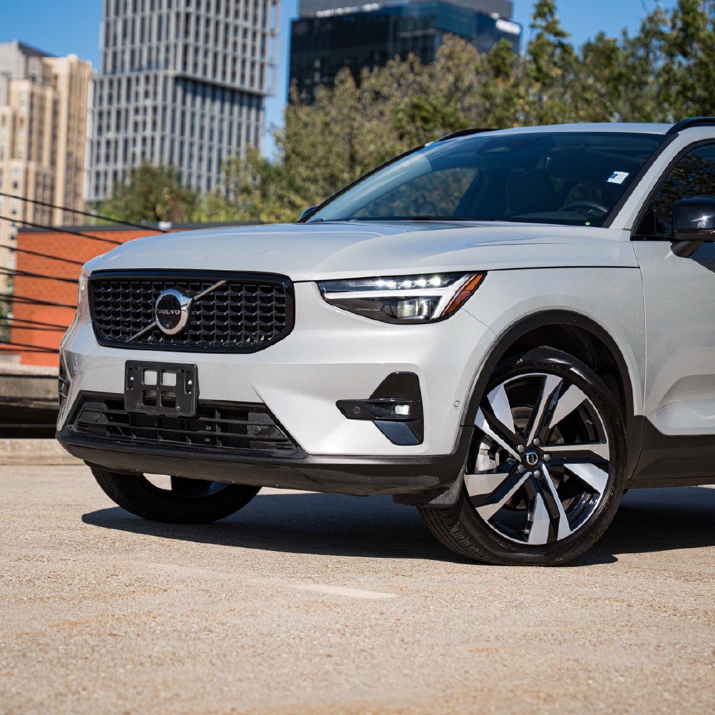 Certified 2025 Volvo XC40 B5 Plus Dark Theme SUV