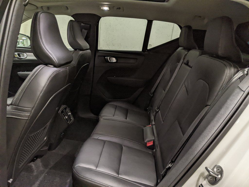 2026 Volvo XC40 Plus - Photo 23