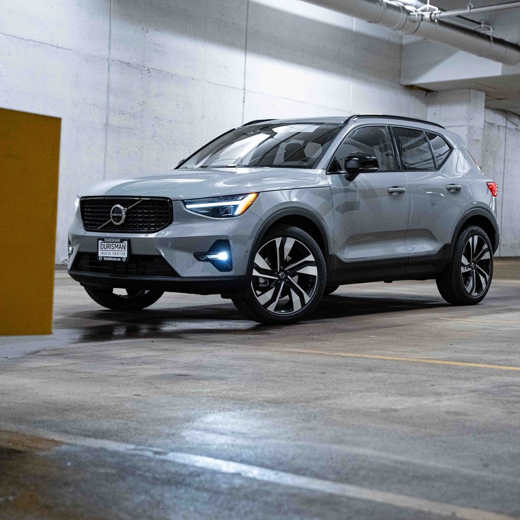 New 2026 Volvo XC40 B5 Plus SUV