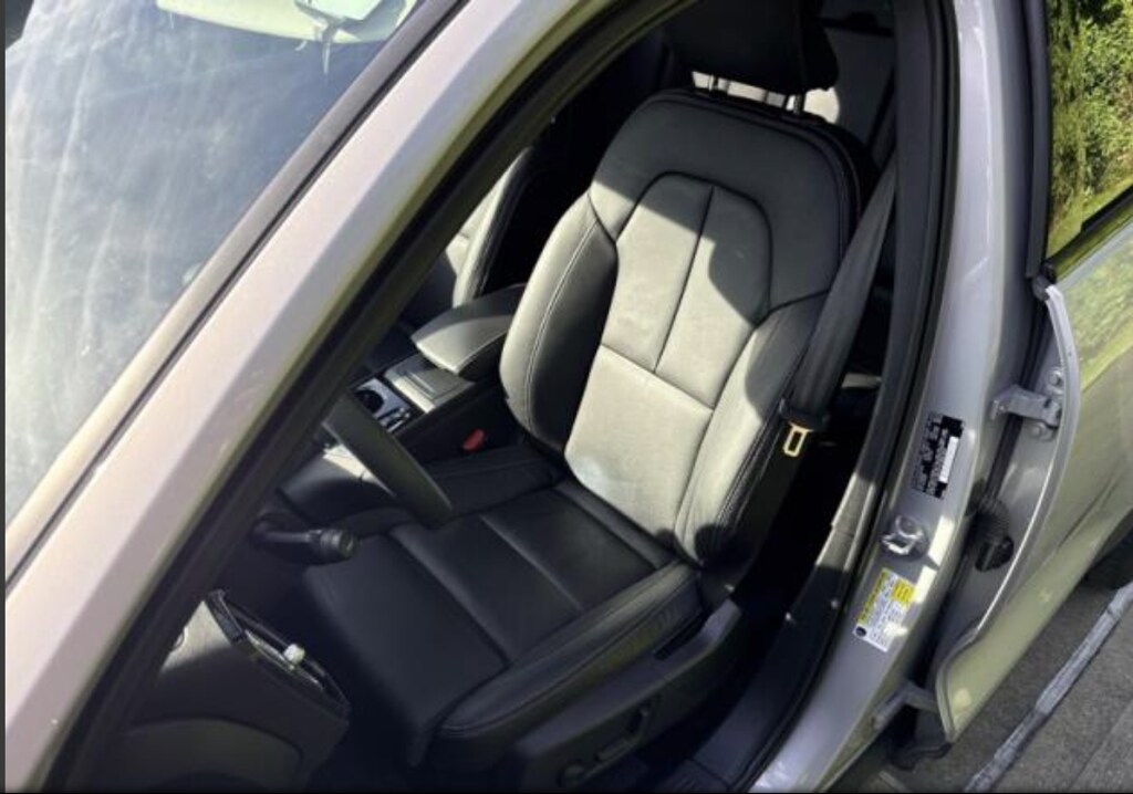 Certified 2024 Volvo XC40 B5 Plus Dark Theme SUV