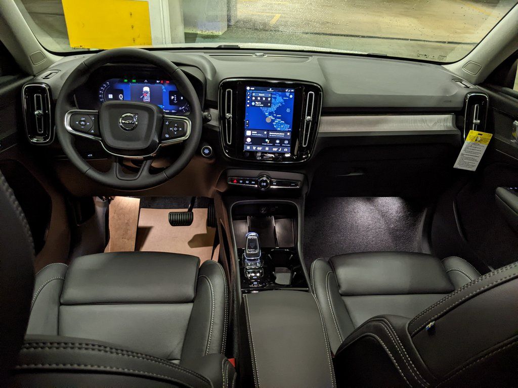 2026 Volvo XC40 Plus - Photo 12
