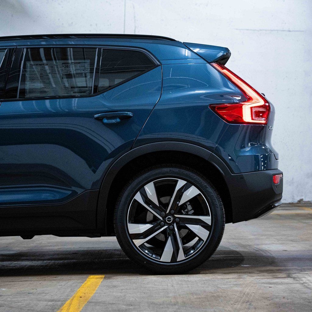 New 2026 Volvo XC40 B5 Ultra SUV