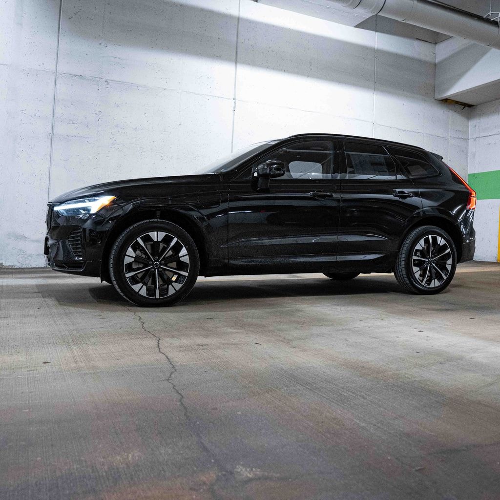 New 2026 Volvo XC60 plug-in hybrid T8 Plus SUV
