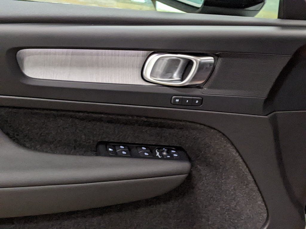2026 Volvo XC40 Plus - Photo 10