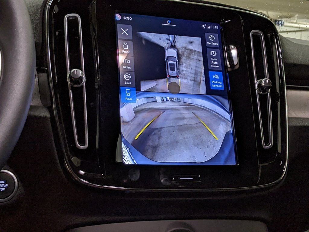 2026 Volvo XC40 Plus - Photo 17
