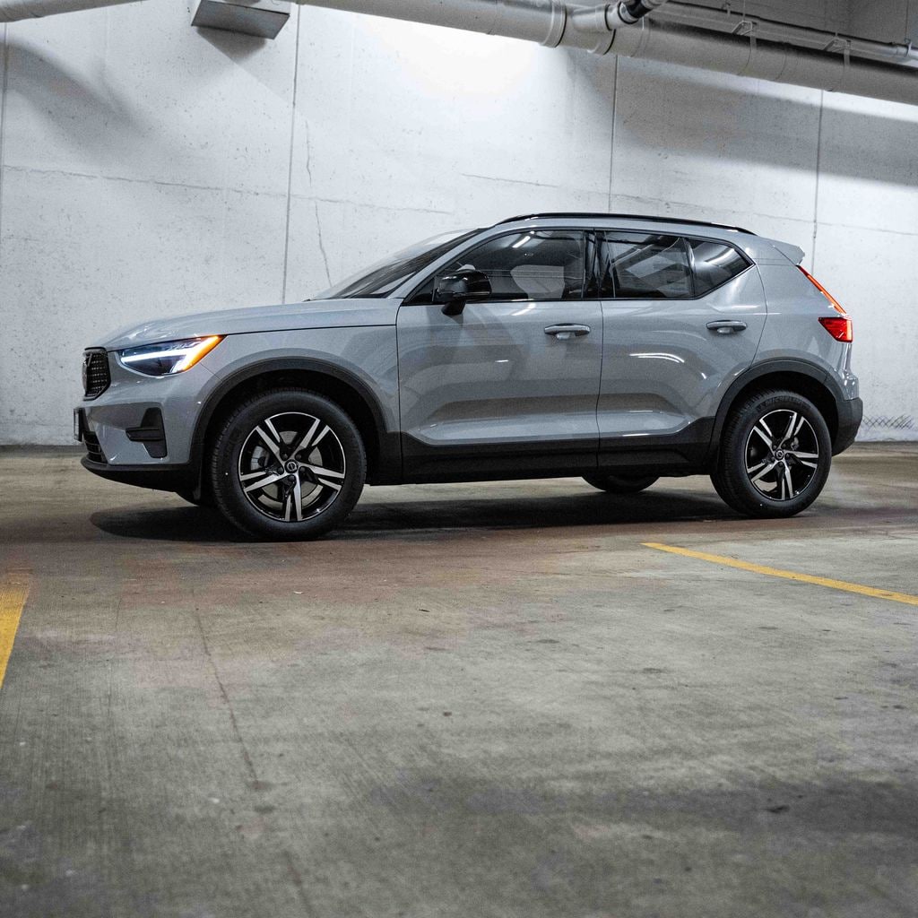 Used 2026 Volvo XC40 B5 Core SUV