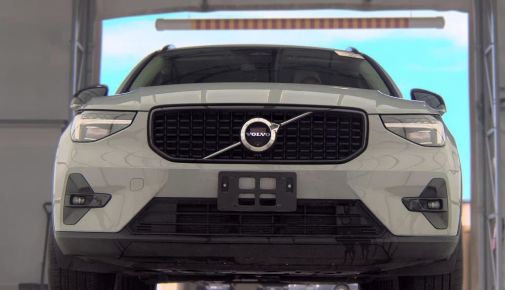 Certified 2025 Volvo XC40 B5 Plus Dark Theme SUV