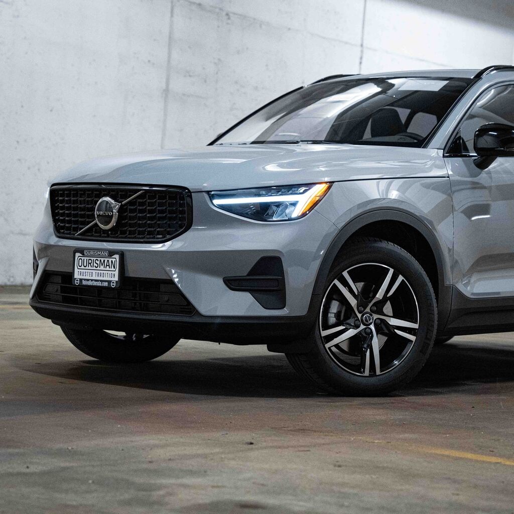 Used 2026 Volvo XC40 B5 Core SUV