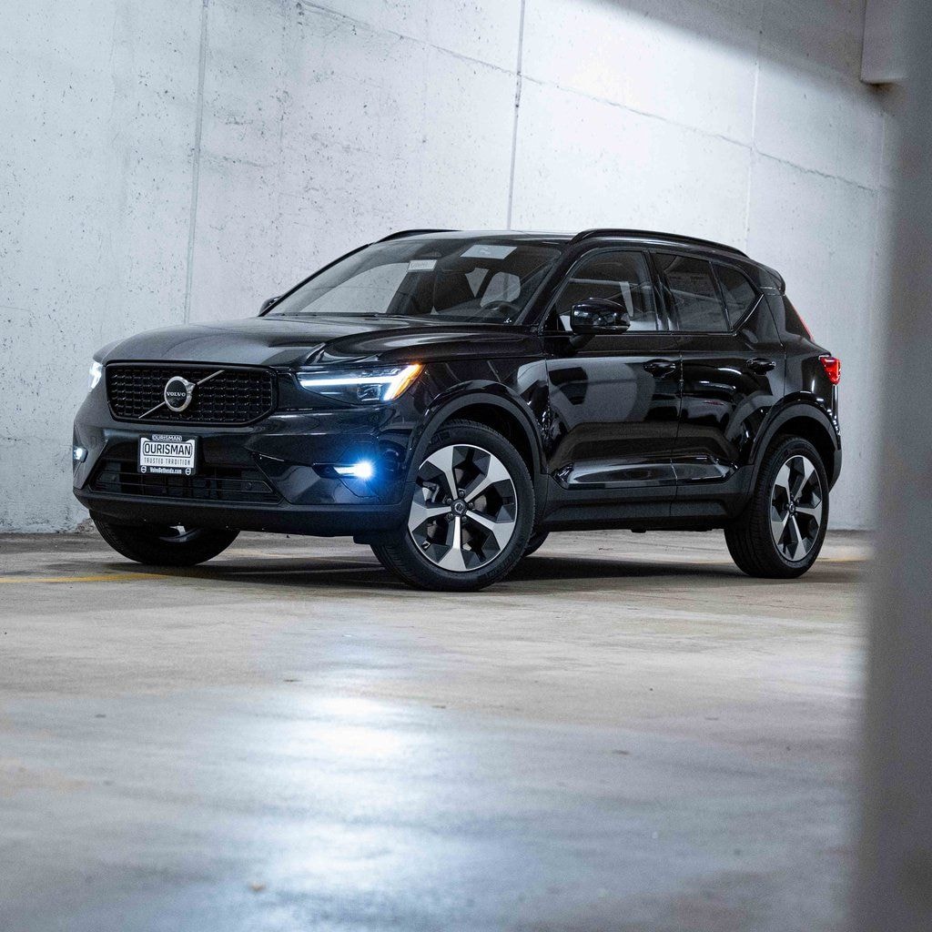 New 2026 Volvo XC40 B5 Plus SUV