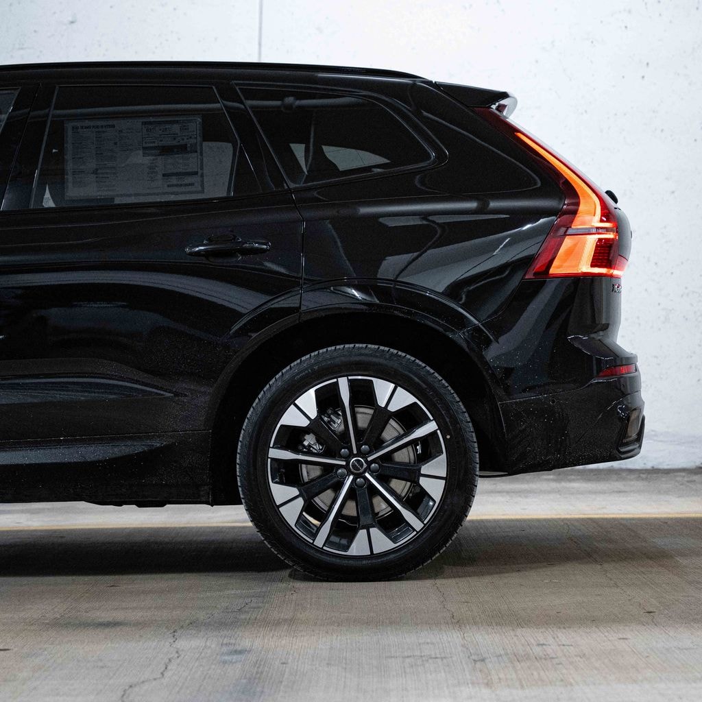 New 2026 Volvo XC60 plug-in hybrid T8 Plus SUV